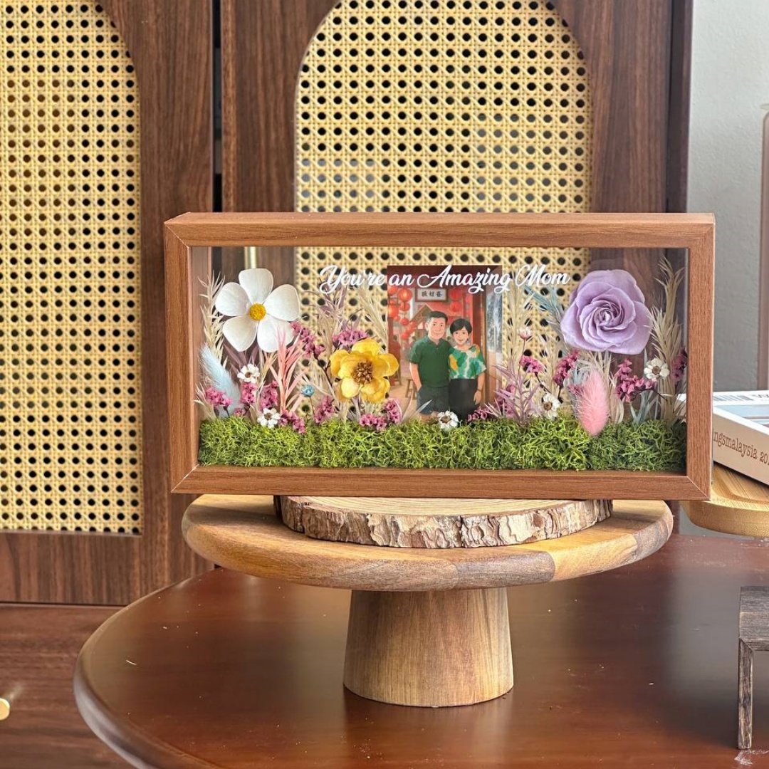 Family Portraits Flowers & Gift l Preserved Flower Frame l Delivery ...